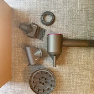 New with box dyson Supersonic hairdryer with attachments